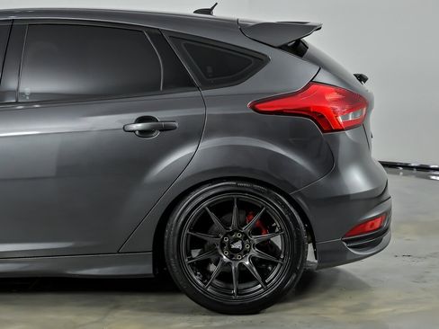 Used 2018 Ford Focus ST image 9