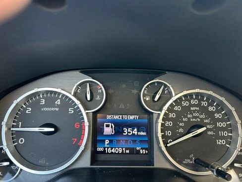 Used 2016 Toyota Tundra SR5 w/ SR5 Upgrade Package RWD image 26