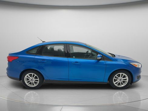 Used 2016 Ford Focus SE w/ SE Cold Weather Package FWD image 3