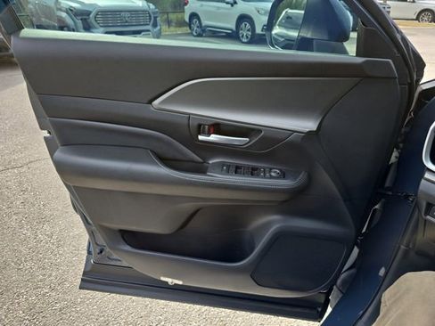 Certified 2024 Toyota Grand Highlander XLE image 28