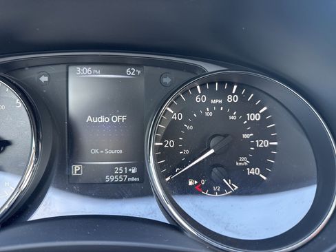 Used 2017 Nissan Rogue SL w/ SL Premium Package image 31