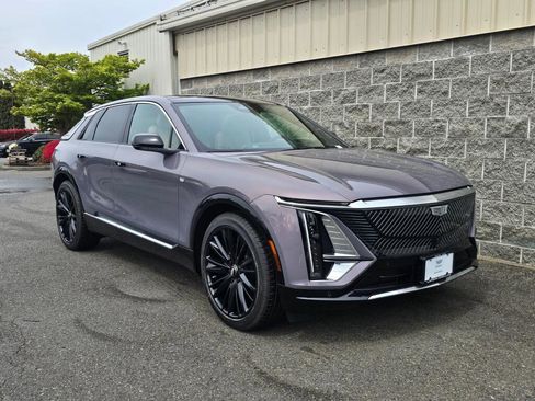New 2026 Cadillac Lyriq Signature Luxury w/ LPO, Bronce Accent Package AWD/4WD image 10