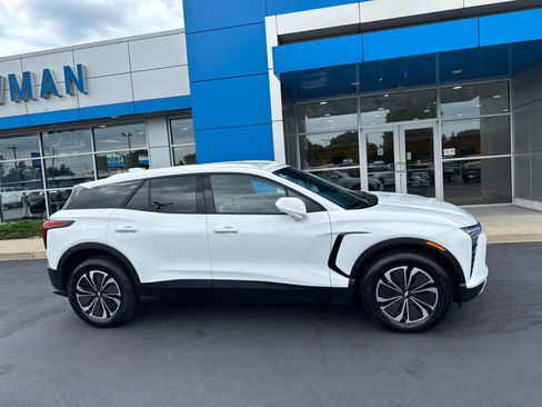 Used 2024 Chevrolet Blazer EV LT AWD/4WD image 2
