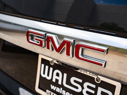 Used 2023 GMC Yukon Denali AWD/4WD image 18