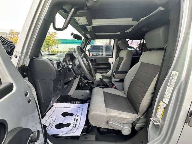 Used 2010 Jeep Wrangler Unlimited Sport AWD/4WD image 12