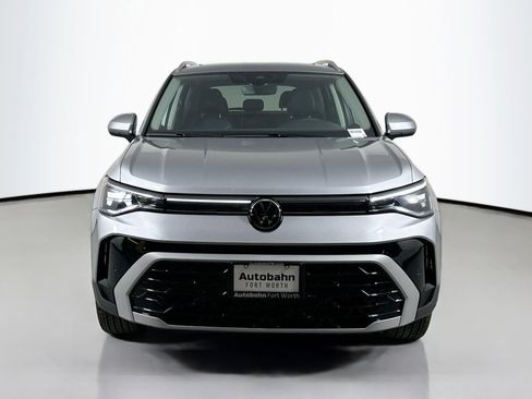 Certified 2025 Volkswagen Taos SEL image 2