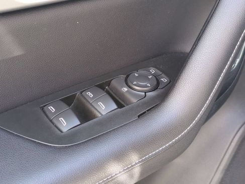 Used 2025 Chevrolet Blazer LT FWD image 13