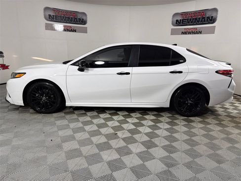 Used 2019 Toyota Camry SE image 6