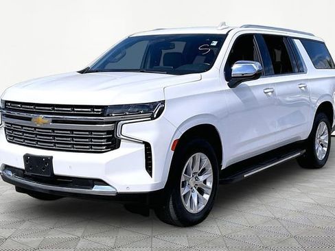 Used 2024 Chevrolet Suburban Premier AWD/4WD image 3