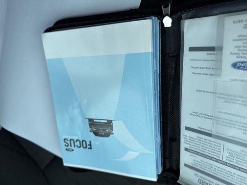 Used 2010 Ford Focus SE image 21