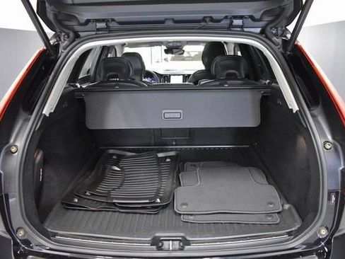 Used 2022 Volvo XC60 B5 Inscription w/ Climate Package image 33