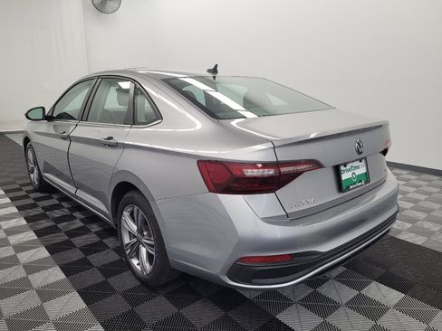 Used 2024 Volkswagen Jetta SE FWD image 5