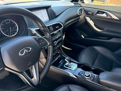 Used 2017 INFINITI QX30 Premium w/ Navigation Package image 29