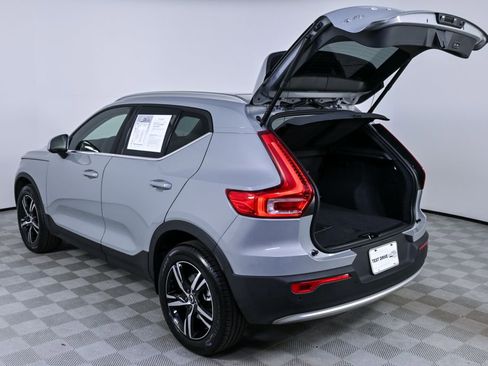 Certified 2025 Volvo XC40 B5 Core image 32