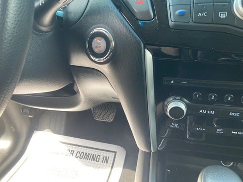 Used 2015 Nissan Pathfinder S image 24