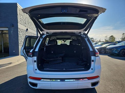 Used 2023 Jeep Grand Cherokee Overland w/ Luxury Tech Group IV image 16