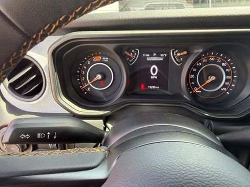 Used 2024 Jeep Wrangler Sport AWD/4WD image 9