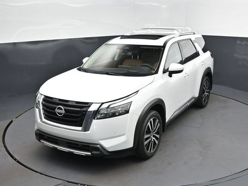 Used 2025 Nissan Pathfinder Platinum w/ Cargo Package FWD image 31
