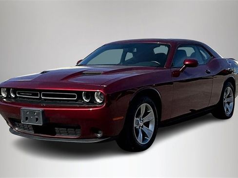 Used 2019 Dodge Challenger SXT w/ Driver Convenience Group image 2