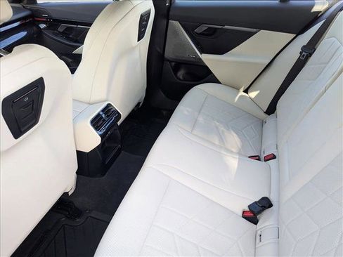 Used 2025 BMW 530i w/ Premium Package image 19