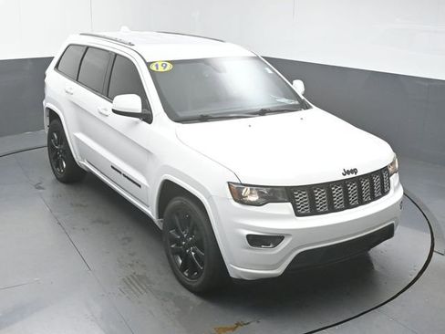 Used 2019 Jeep Grand Cherokee Altitude image 42