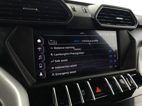 Used 2019 Lamborghini Urus AWD/4WD image 28