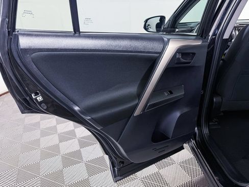 Used 2014 Toyota RAV4 LE FWD image 33
