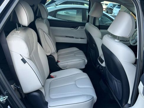 Used 2025 Hyundai Palisade Calligraphy image 4