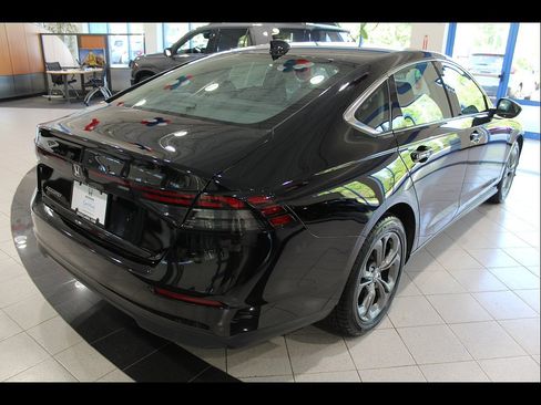 Certified 2023 Honda Accord EX image 5