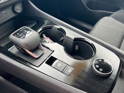 Used 2024 Nissan Rogue SV image 28