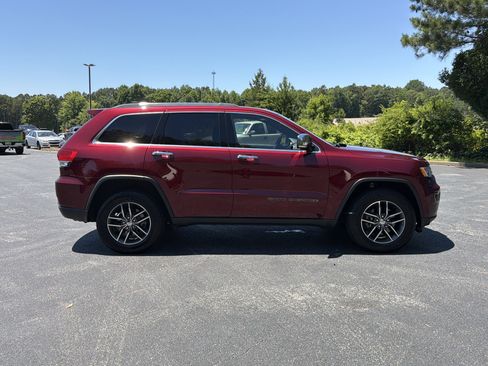 Used 2018 Jeep Grand Cherokee Limited AWD/4WD image 4