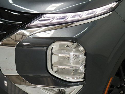 New 2026 Mitsubishi Outlander LE FWD image 2