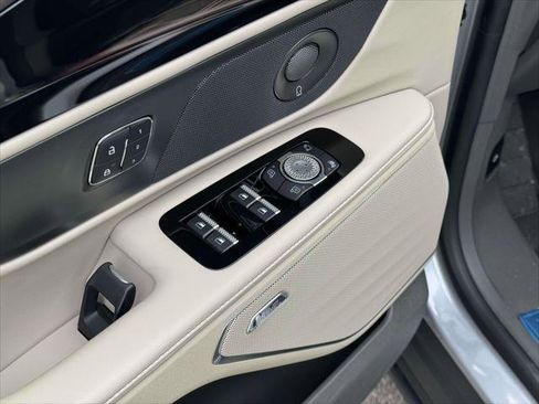 Used 2025 Lincoln Nautilus Reserve w/ Jet Appearance Package AWD/4WD image 16