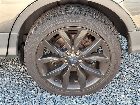 Certified 2018 Ford Escape SE w/ SE Sport Appearance Package image 8