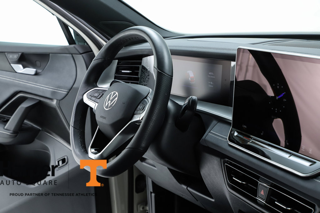 Used 2025 Volkswagen Tiguan SE R-Line FWD image 74