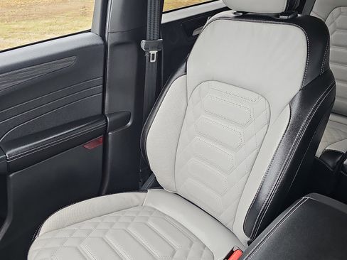 Certified 2024 Ford Escape SE w/ PHEV Premium Package image 34