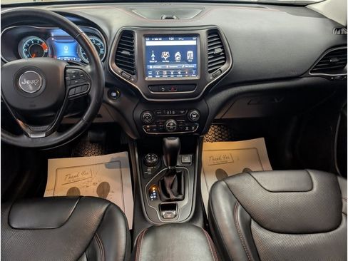 Used 2019 Jeep Cherokee Trailhawk AWD/4WD image 14