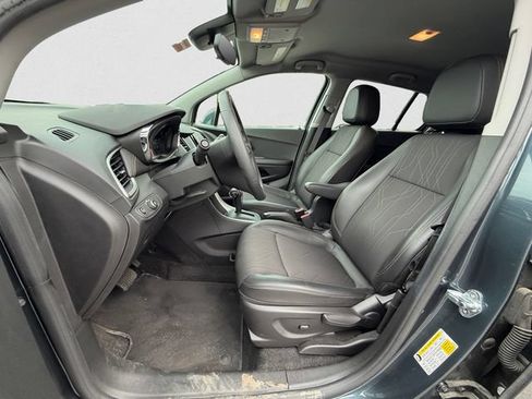 Used 2021 Chevrolet Trax LT AWD/4WD image 6
