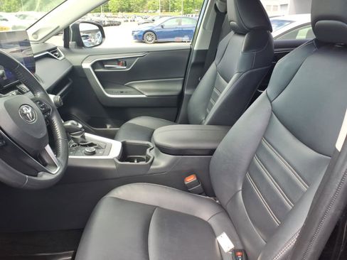 Used 2023 Toyota RAV4 XLE Premium AWD/4WD image 7