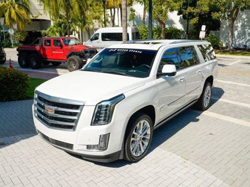 Used 2019 Cadillac Escalade ESV Premium Luxury RWD image 10