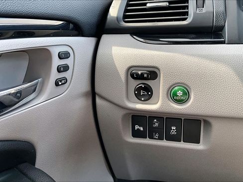 Certified 2020 Honda Pilot Touring image 33