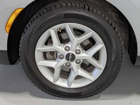 Certified 2024 Kia Soul S FWD image 3
