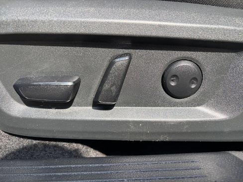 Used 2025 Nissan Rogue SV FWD image 21
