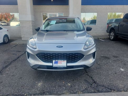Used 2022 Ford Escape SE FWD image 2