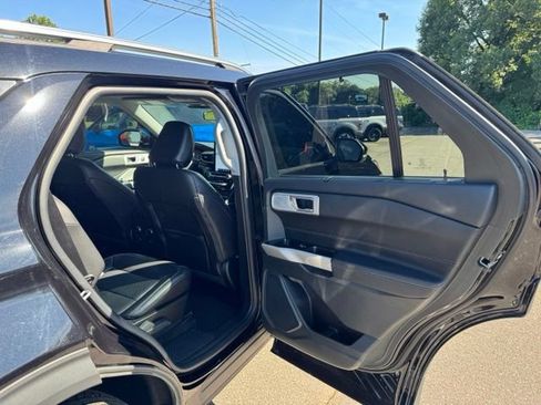 Used 2023 Ford Explorer Limited w/ Limited Technology Package AWD/4WD image 18
