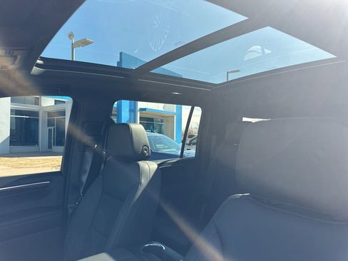 Used 2025 Chevrolet Suburban LT w/ Comfort Package image 16