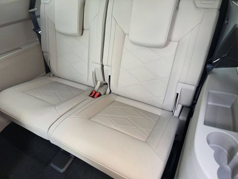 Certified 2026 Volkswagen Atlas SE FWD image 23