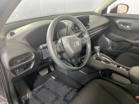 Used 2025 Honda HR-V LX image 9