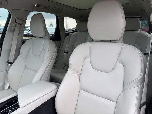 Used 2021 Volvo XC60 T5 Momentum w/ Climate Package image 10