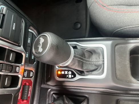 Used 2024 Jeep Wrangler Unlimited Rubicon w/ Convenience Group AWD/4WD image 26